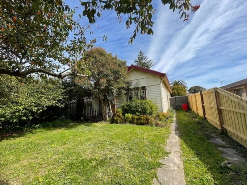 7 Larnoo Avenue, Brunswick West VIC 3055