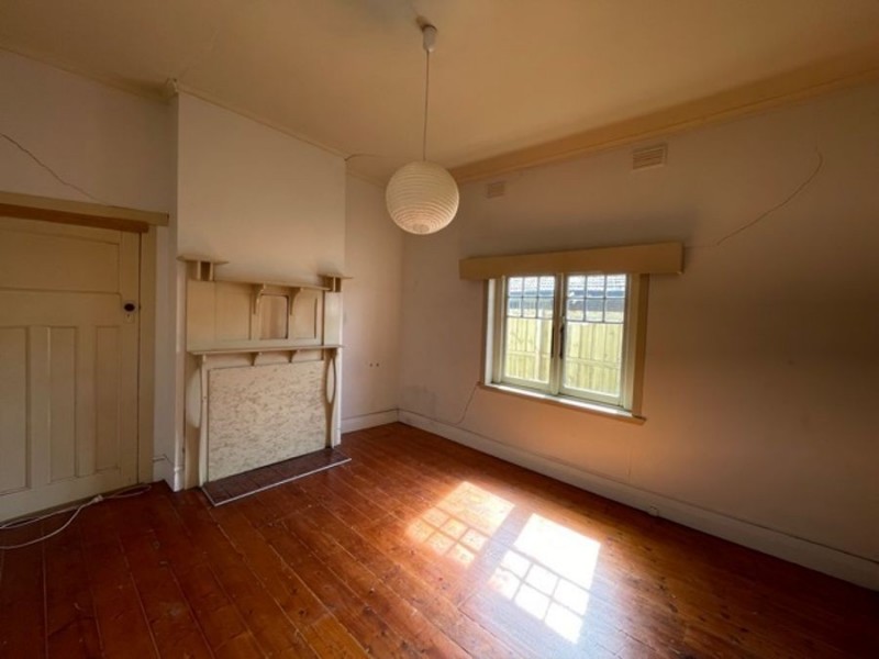 7 Larnoo Avenue, Brunswick West VIC 3055