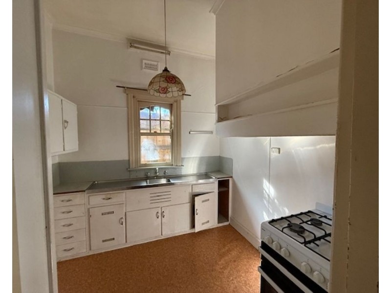 8 Saunders Street, Coburg VIC 3058