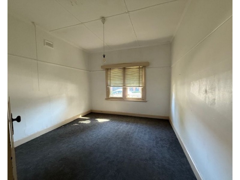 8 Saunders Street, Coburg VIC 3058