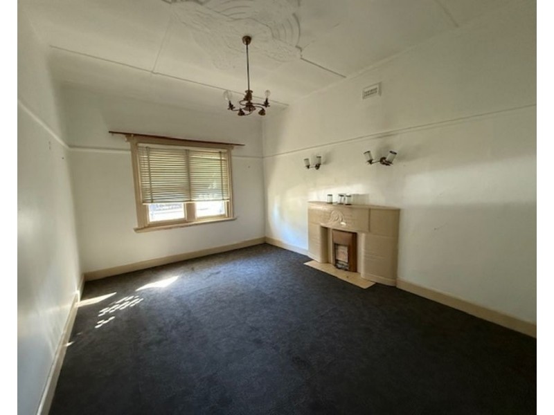 8 Saunders Street, Coburg VIC 3058