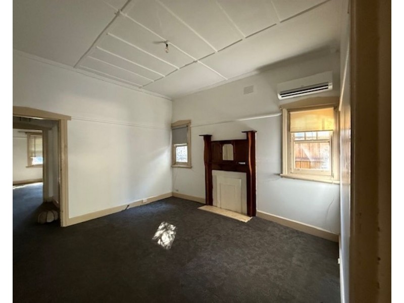8 Saunders Street, Coburg VIC 3058