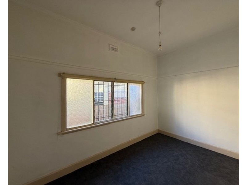 8 Saunders Street, Coburg VIC 3058