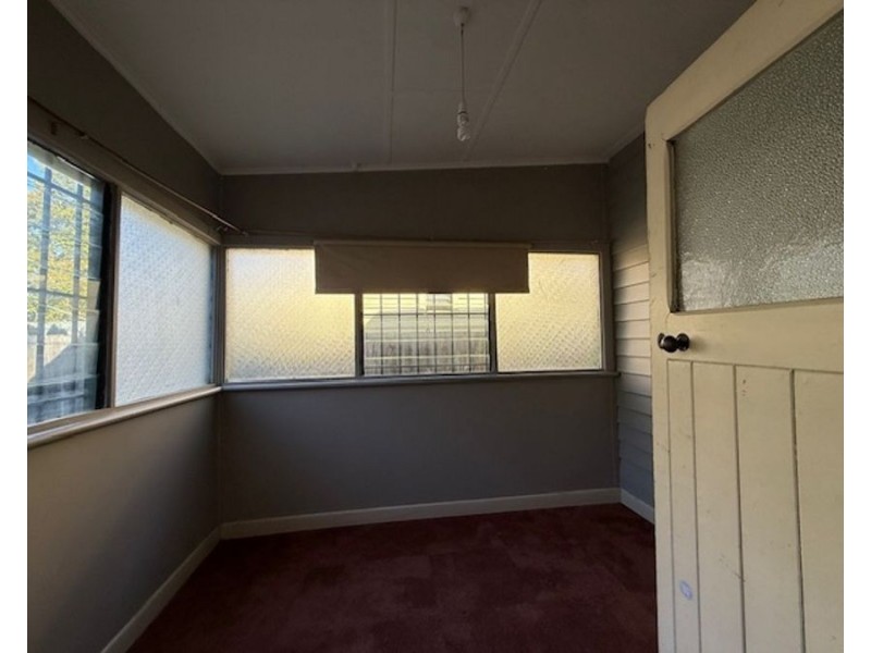 8 Saunders Street, Coburg VIC 3058