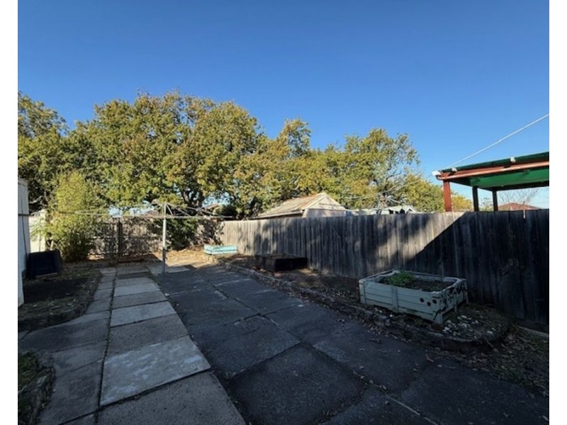 8 Saunders Street, Coburg VIC 3058