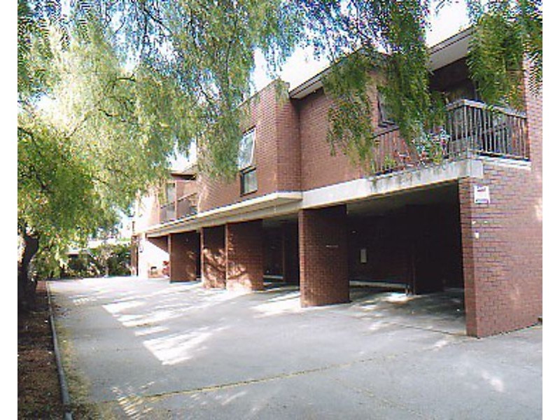 4/13 Baxter Street, Coburg VIC 3058