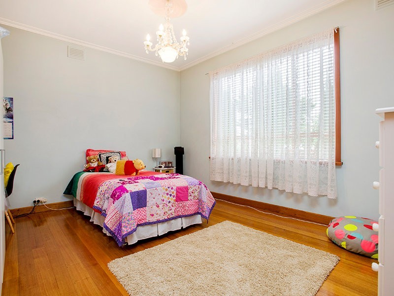 12 Collier Place, Strathmore Heights VIC 3041