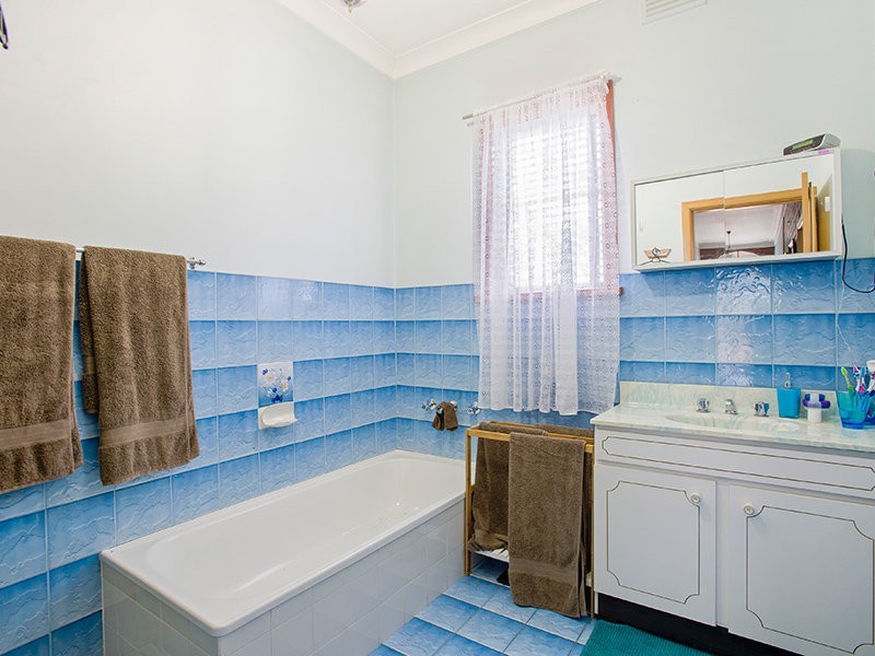12 Collier Place, Strathmore Heights VIC 3041