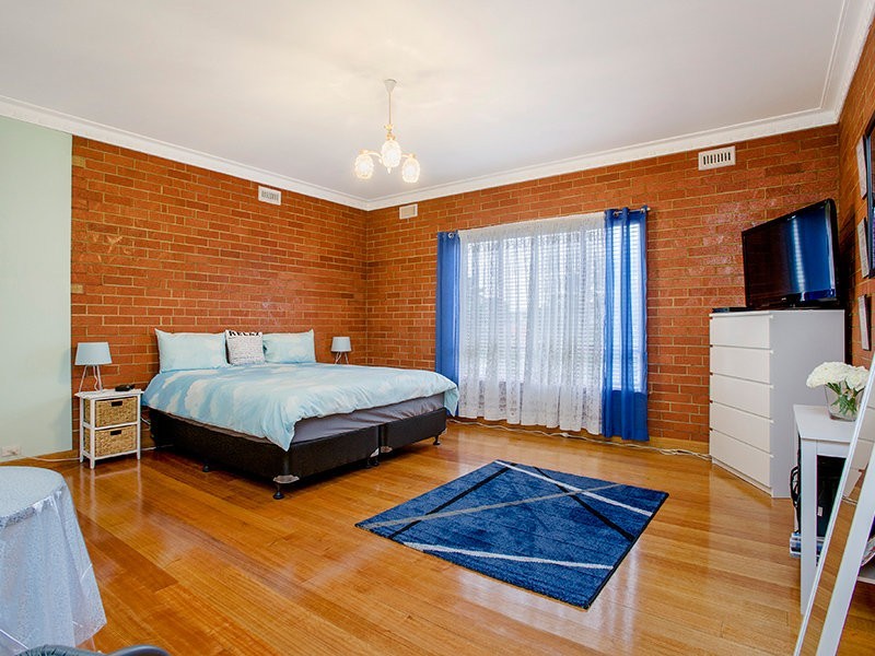 12 Collier Place, Strathmore Heights VIC 3041