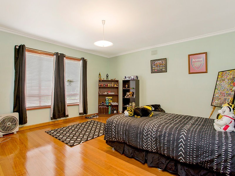 12 Collier Place, Strathmore Heights VIC 3041