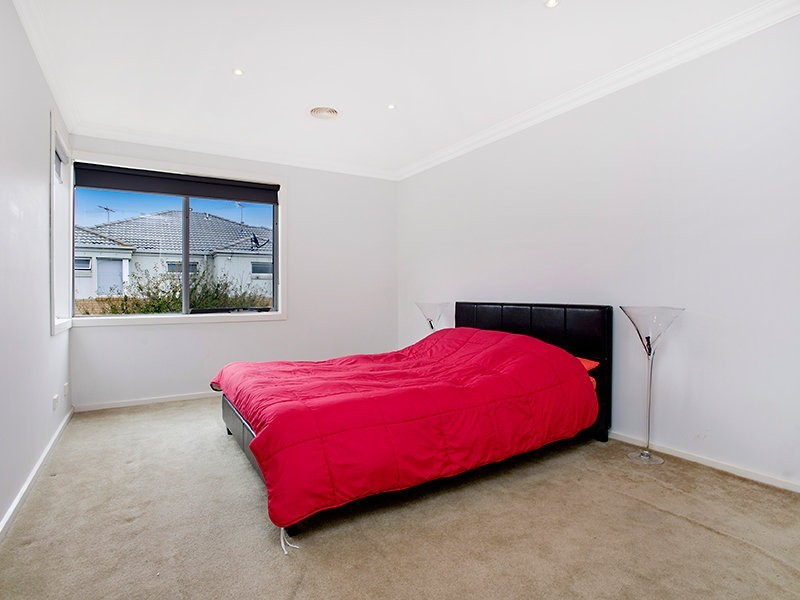 4 Brentwood Place, Roxburgh Park VIC 3064