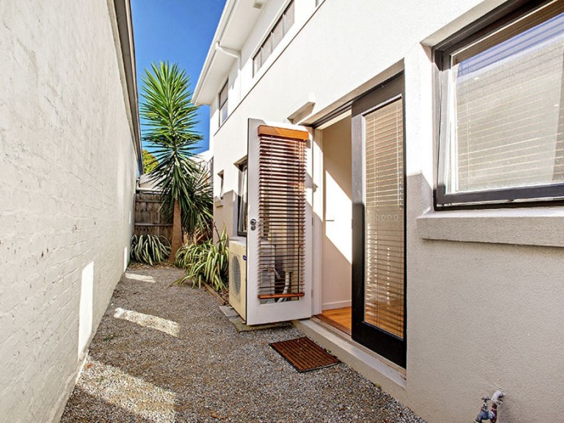 2/27 Mitchell Street, Brunswick VIC 3056