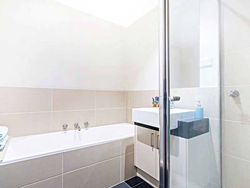 2/27 Mitchell Street, Brunswick VIC 3056