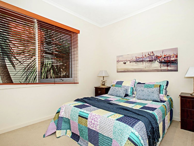 2/27 Mitchell Street, Brunswick VIC 3056