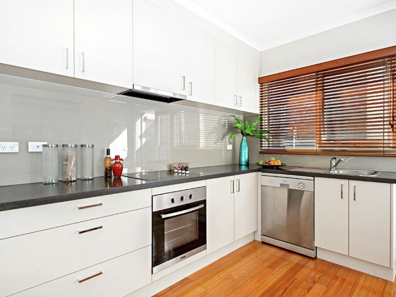 2/27 Mitchell Street, Brunswick VIC 3056