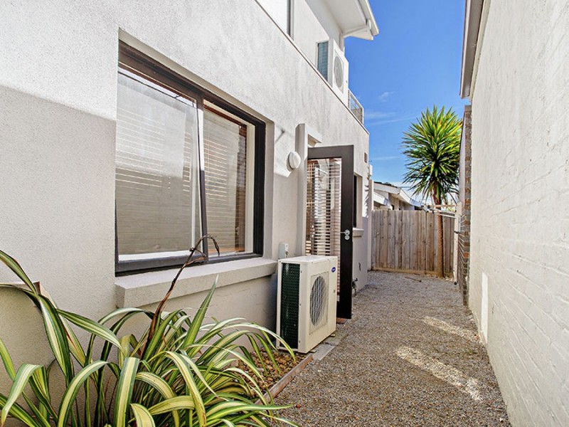 2/27 Mitchell Street, Brunswick VIC 3056