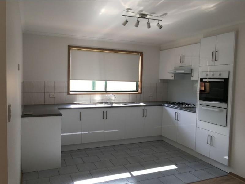 2/13 Melaleuca Drive, Meadow Heights VIC 3048