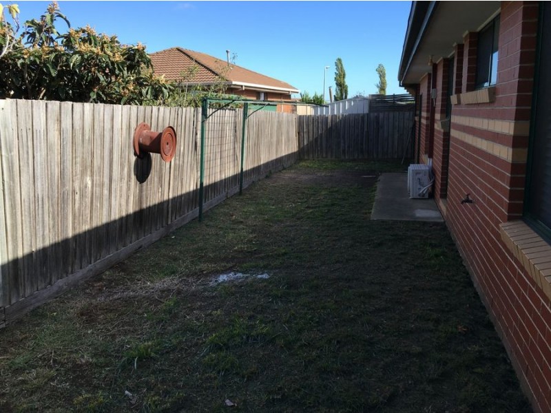 2/13 Melaleuca Drive, Meadow Heights VIC 3048