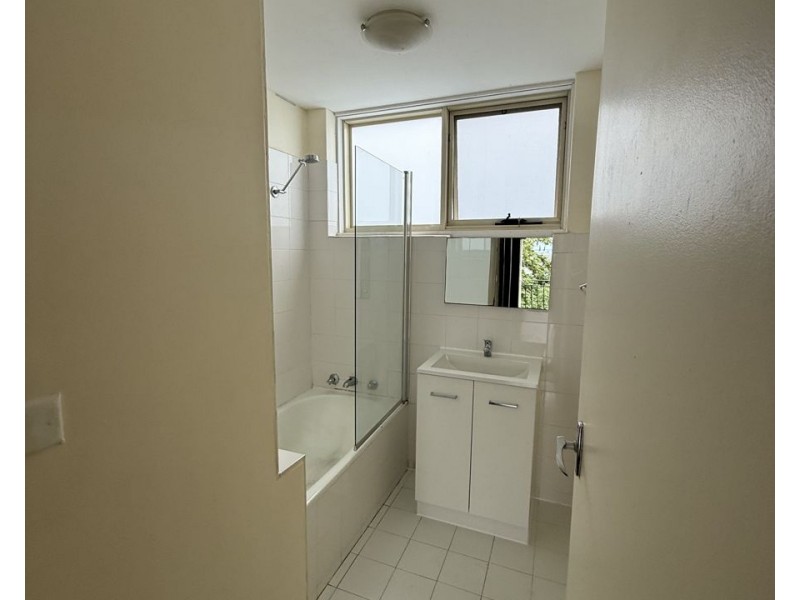 1/9 Austin Terrace, Brunswick VIC 3056