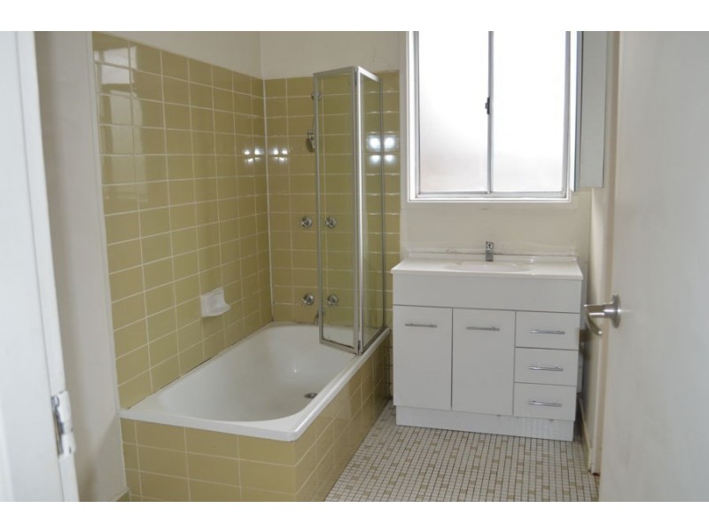 4/393 Moreland Road, Coburg VIC 3058