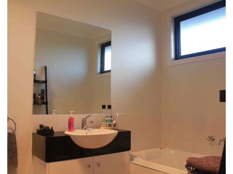 1/30 Billabong Crescent, Tarneit VIC 3029