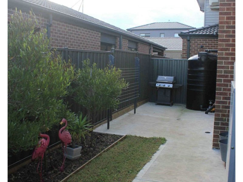 1/30 Billabong Crescent, Tarneit VIC 3029