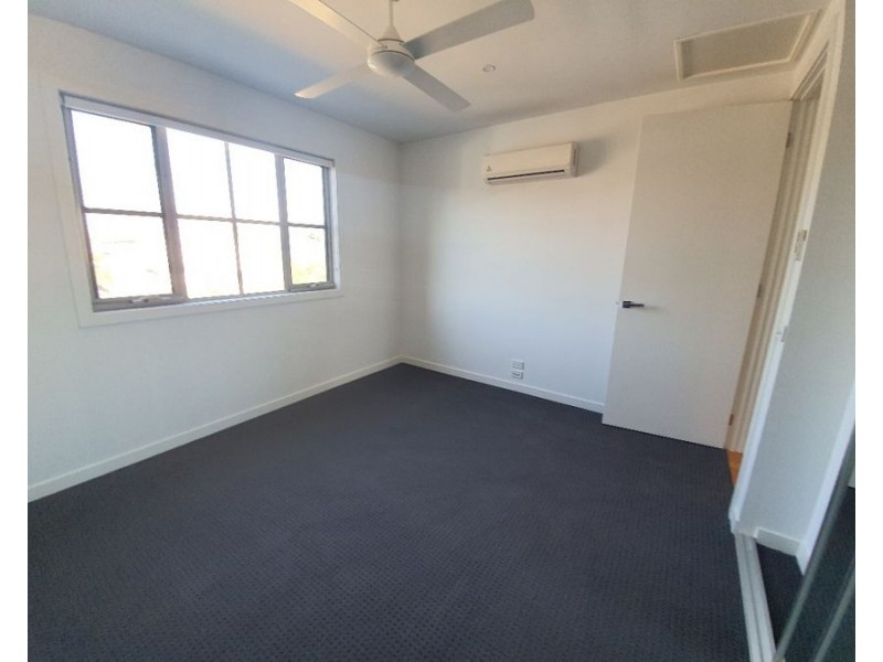 1/2 Winona Grove, Pascoe Vale South VIC 3044