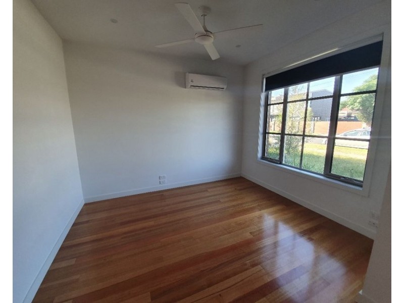 1/2 Winona Grove, Pascoe Vale South VIC 3044