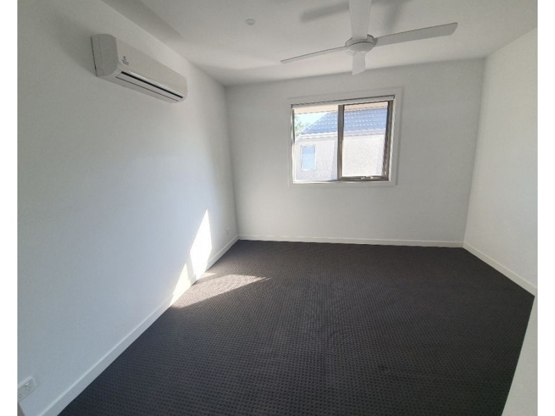 1/2 Winona Grove, Pascoe Vale South VIC 3044