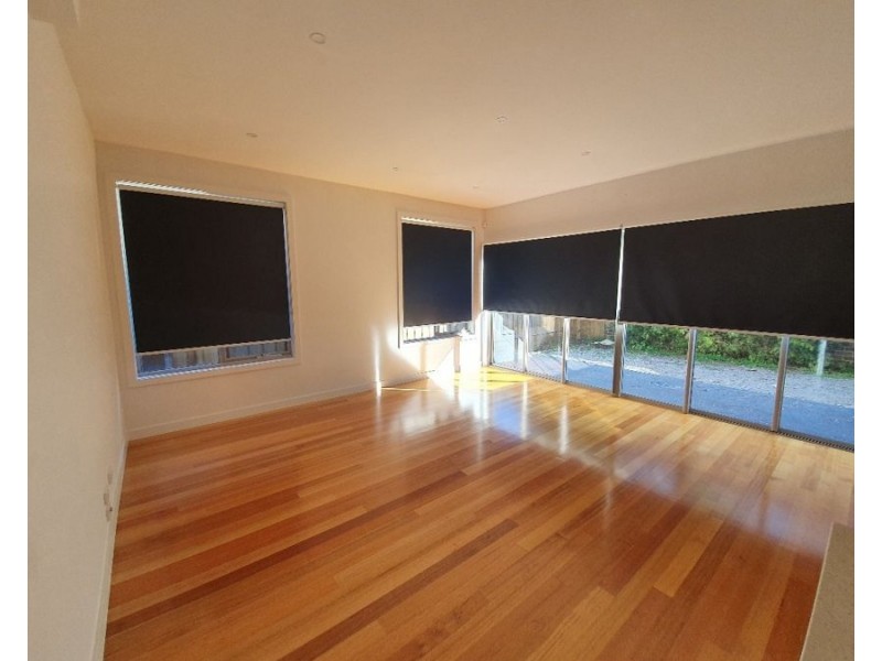 1/2 Winona Grove, Pascoe Vale South VIC 3044