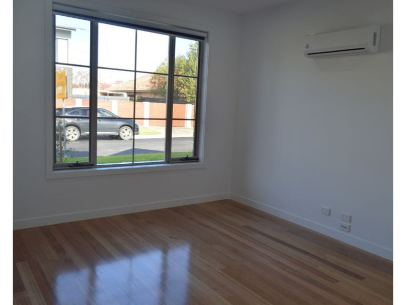 4/2 Winona Grove, Pascoe Vale South VIC 3044