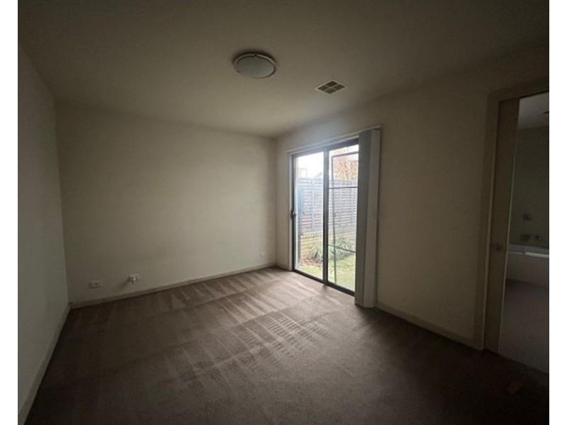 2/399 Albion Street, Brunswick VIC 3056