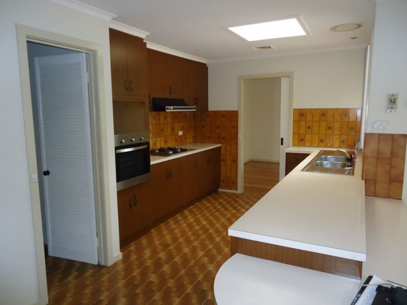 18 Shawlands Drive, Tullamarine VIC 3043