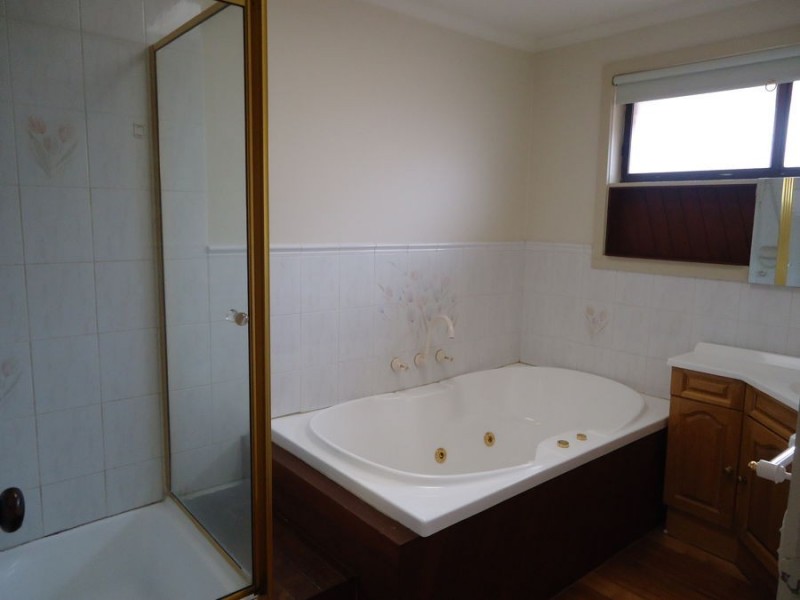 18 Shawlands Drive, Tullamarine VIC 3043