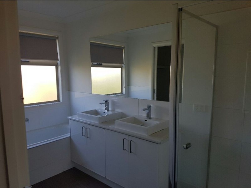 6/11 Birch Avenue, Tullamarine VIC 3043