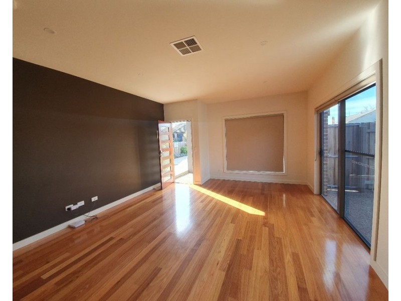 1/9 Livingstone Street, Reservoir VIC 3073