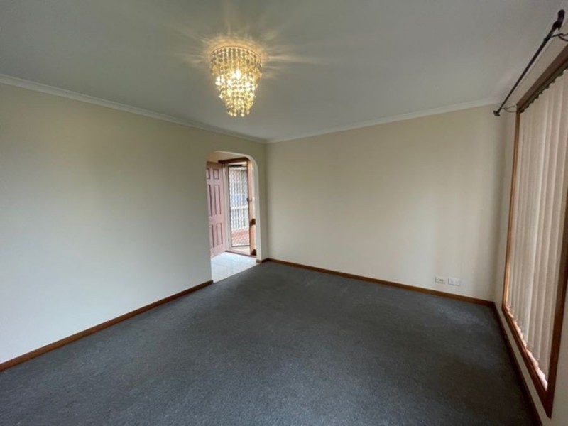 10 Shane Court, Gladstone Park VIC 3043