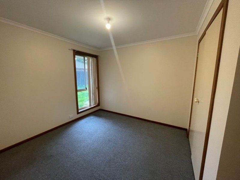 10 Shane Court, Gladstone Park VIC 3043