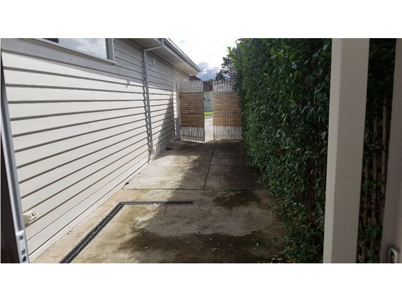 rear/9 Winona Grove, Pascoe Vale South VIC 3044