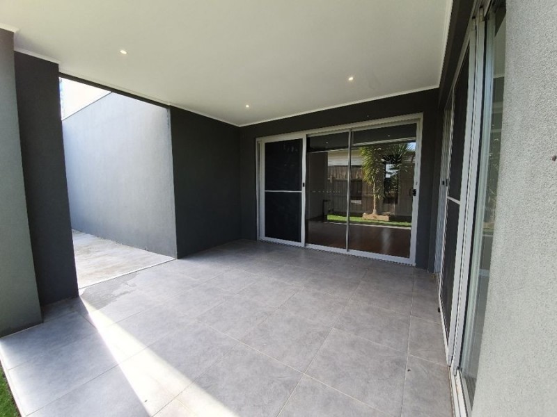 2/61 Loongana Ave, Glenroy VIC 3046
