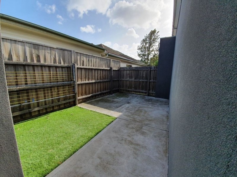 2/61 Loongana Ave, Glenroy VIC 3046