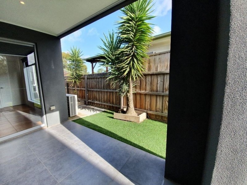 2/61 Loongana Ave, Glenroy VIC 3046