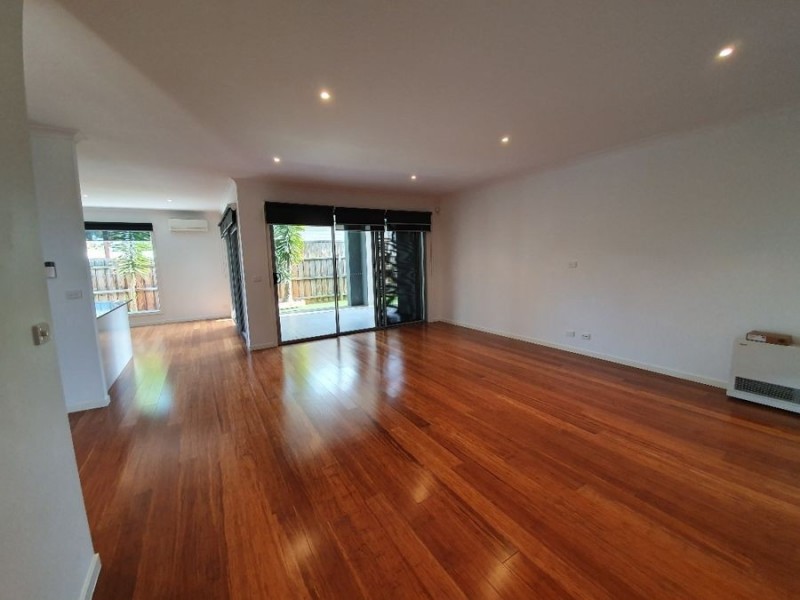 2/61 Loongana Ave, Glenroy VIC 3046