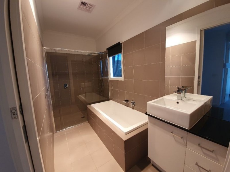 2/61 Loongana Ave, Glenroy VIC 3046