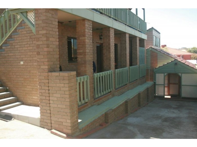 2/24 Campbell Street, Westmeadows VIC 3049