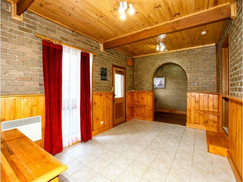 2/24 Campbell Street, Westmeadows VIC 3049