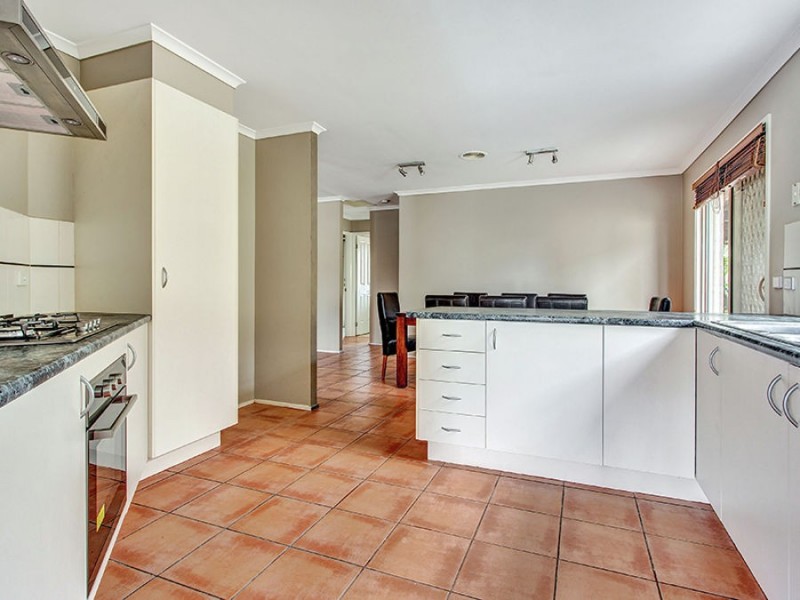 6 Wisla Circuit, Roxburgh Park VIC 3064