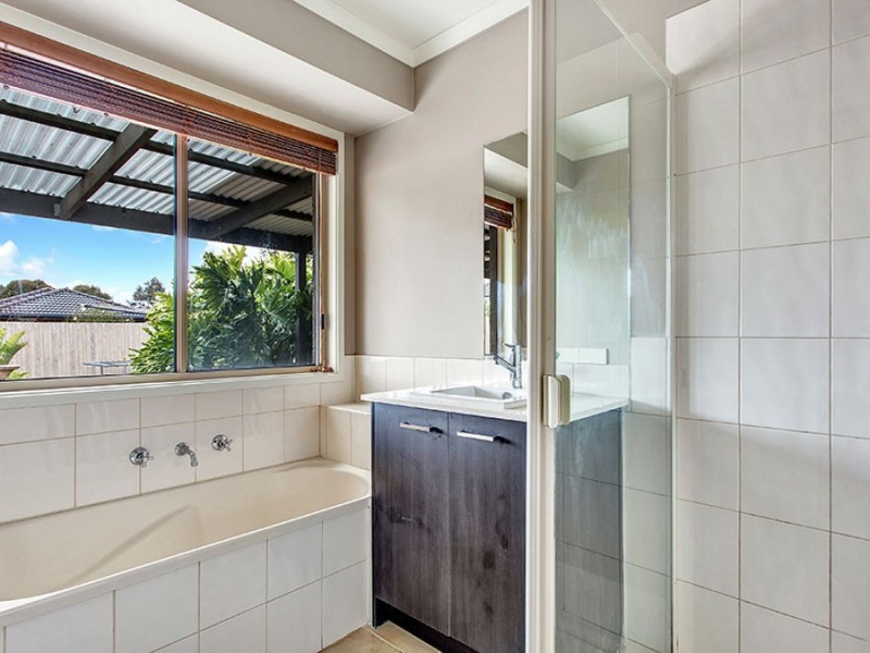 6 Wisla Circuit, Roxburgh Park VIC 3064