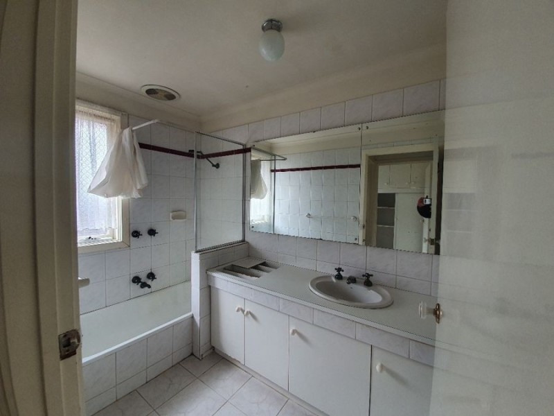 20 Lyndhurst Road, Gladstone Park VIC 3043