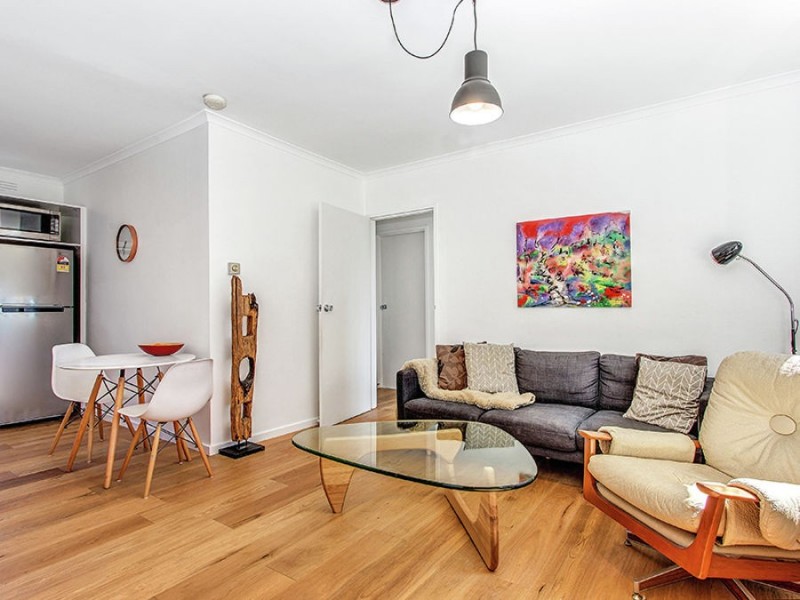 2/11 Egginton Street, Brunswick West VIC 3055